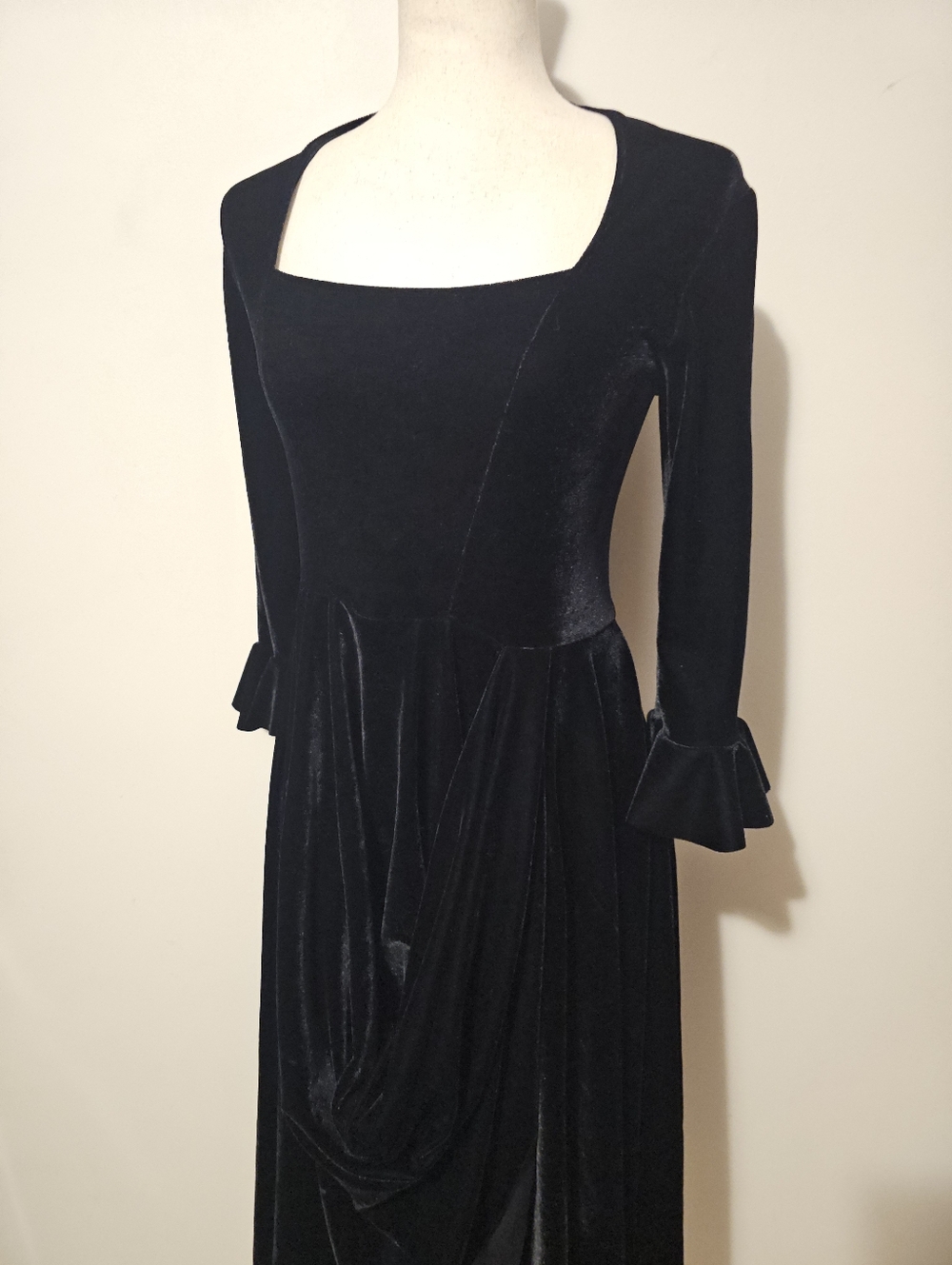 Nuit Clothing Atelier "Pastorale" Dress Black Velvet - Picture 6 of 16